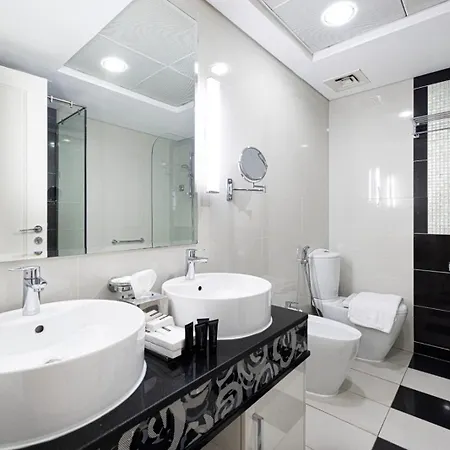 Damac Maison Mall Street 3 Bedroom Burj Khalifa View With Gym And Pool 1 Minute Walk To Dubai Mall Exterior photo