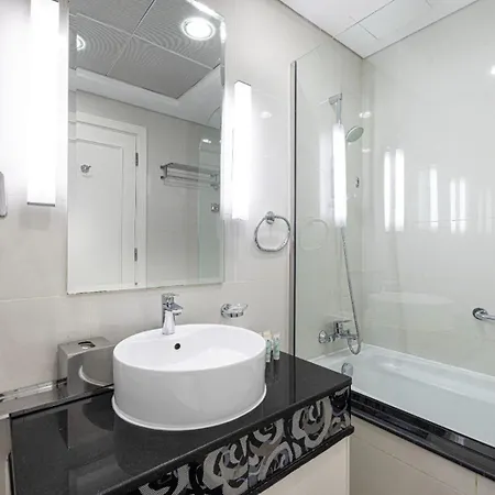 Damac Maison Mall Street 3 Bedroom Burj Khalifa View With Gym And Pool 1 Minute Walk To Dubai Mall Exterior photo