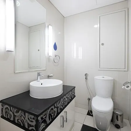 Damac Maison Mall Street 3 Bedroom Burj Khalifa View With Gym And Pool 1 Minute Walk To Dubai Mall Exterior photo